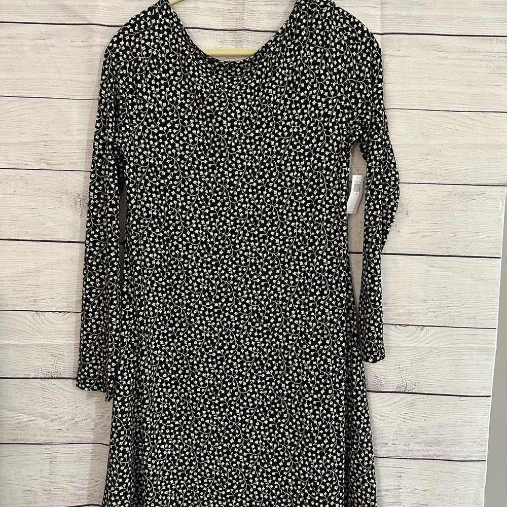 Old Navy Black and White Long Sleeve Dress